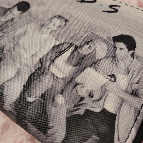 F•R•I•E•N•D•S zip-around wallet - Picture 12 of 16